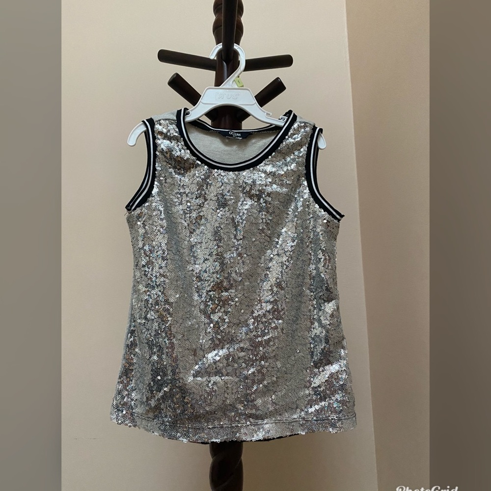 Guess girls Sequin Top!